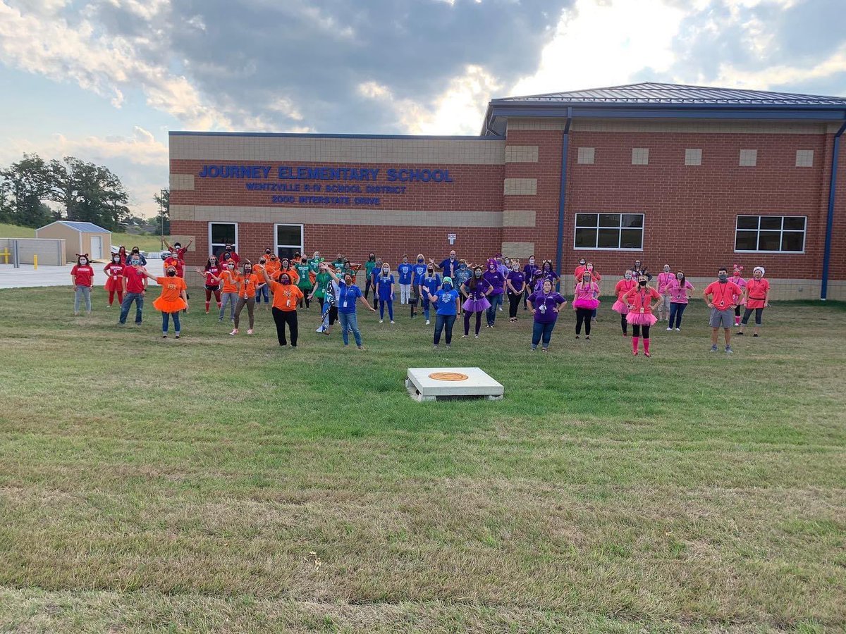 counselorabby_p's tweet photo. House Sorting Day, BB style! What house will choose you?! Go Safari! 💜🦒💜 #JES #sortingday https://t.co/8KYjwXfb2c