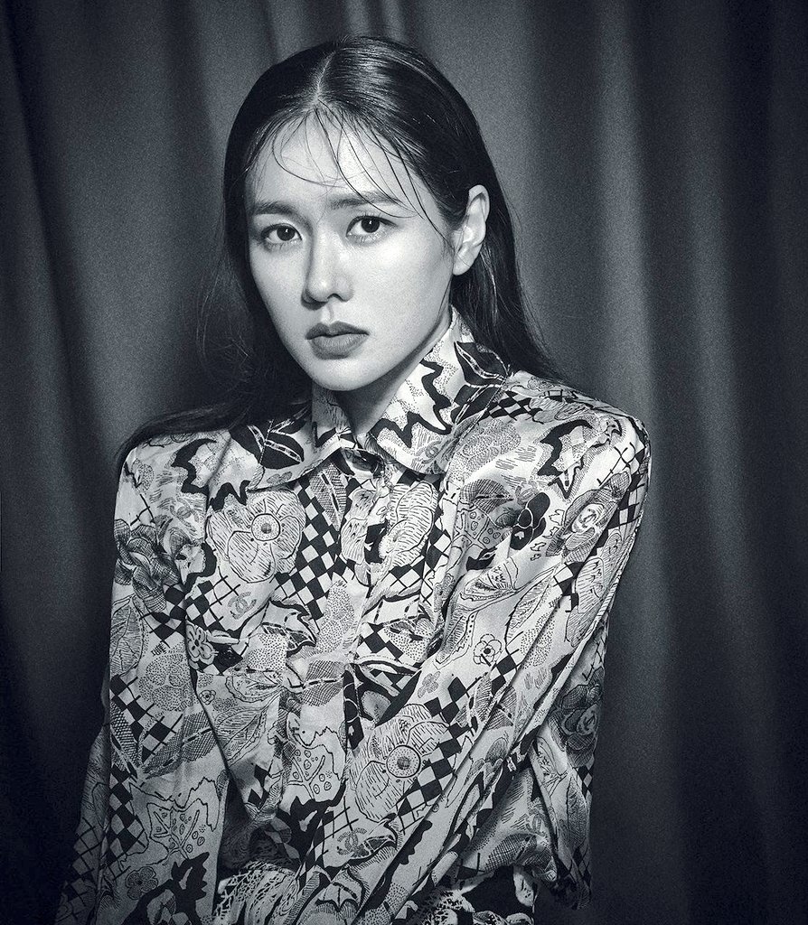 shine_itsme's tweet photo. Congratulations to you my #Queen I'm much grateful and very thankful to God for his guidance and protection provided to you during this pandemic era on. God bless you always!💕 #HallyuBestActress Son Ye Jin!💐👏🏻❤
#SonYeJin #손예진 #HallyuQueen
#SeoulInternationalDramaAward https://t.co/A82x5o6p61