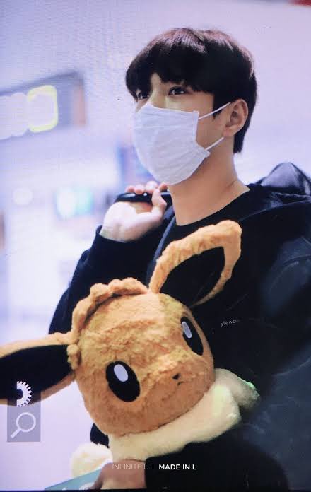 ifntsoonagi's tweet photo. if myungsoo will be a pokemon trainer, eevee will be his companion 🥺 https://t.co/ThPDAwEi4E