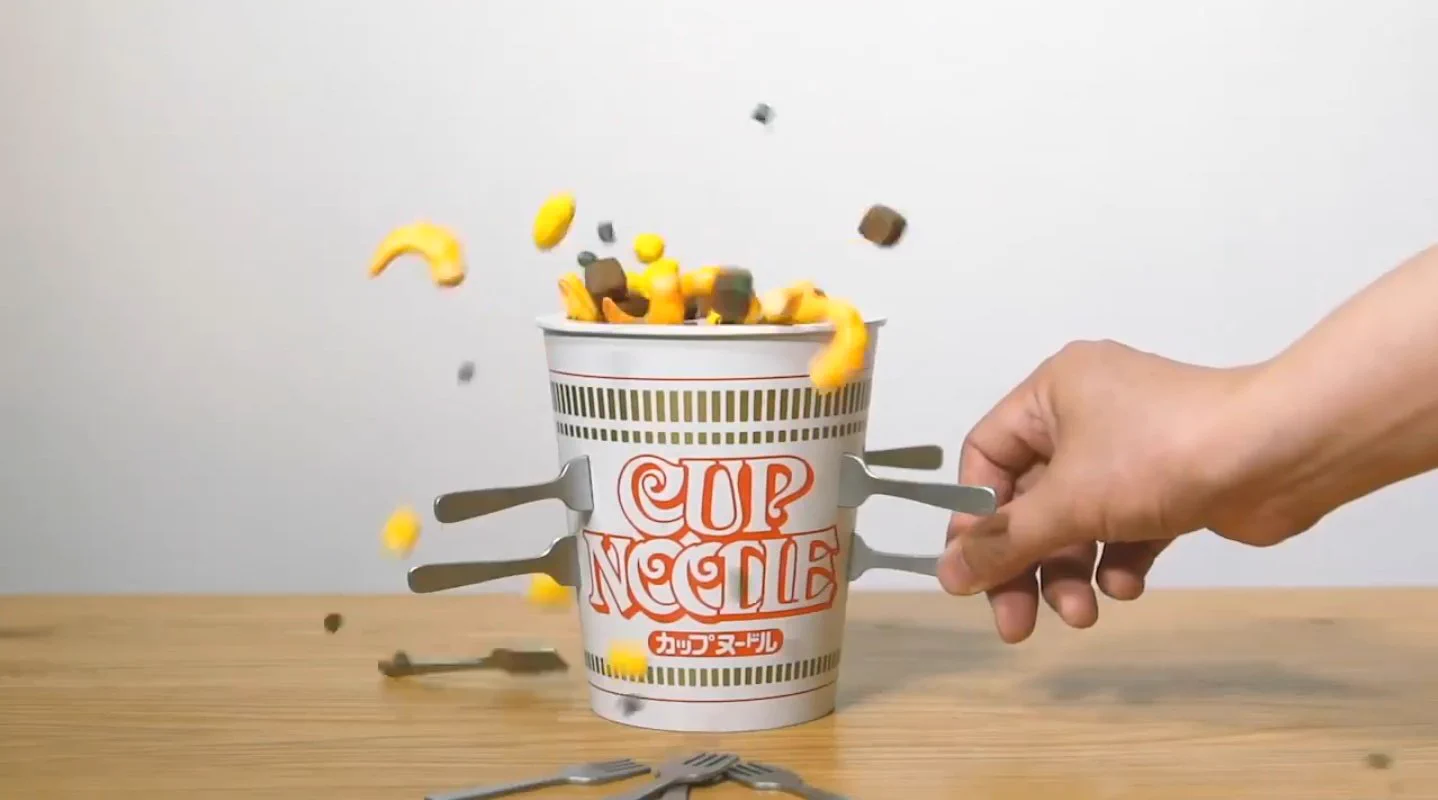 @cupnoodle_jp @wonderland0824 いやほんと具が細かすぎて草w（いいぞもっとやれ）絶対やる度に具が紛失していくと思うけど商品化して欲しいな···シーフードとか他のカップラーメンとかあったら揃えたい(´∀｀) 