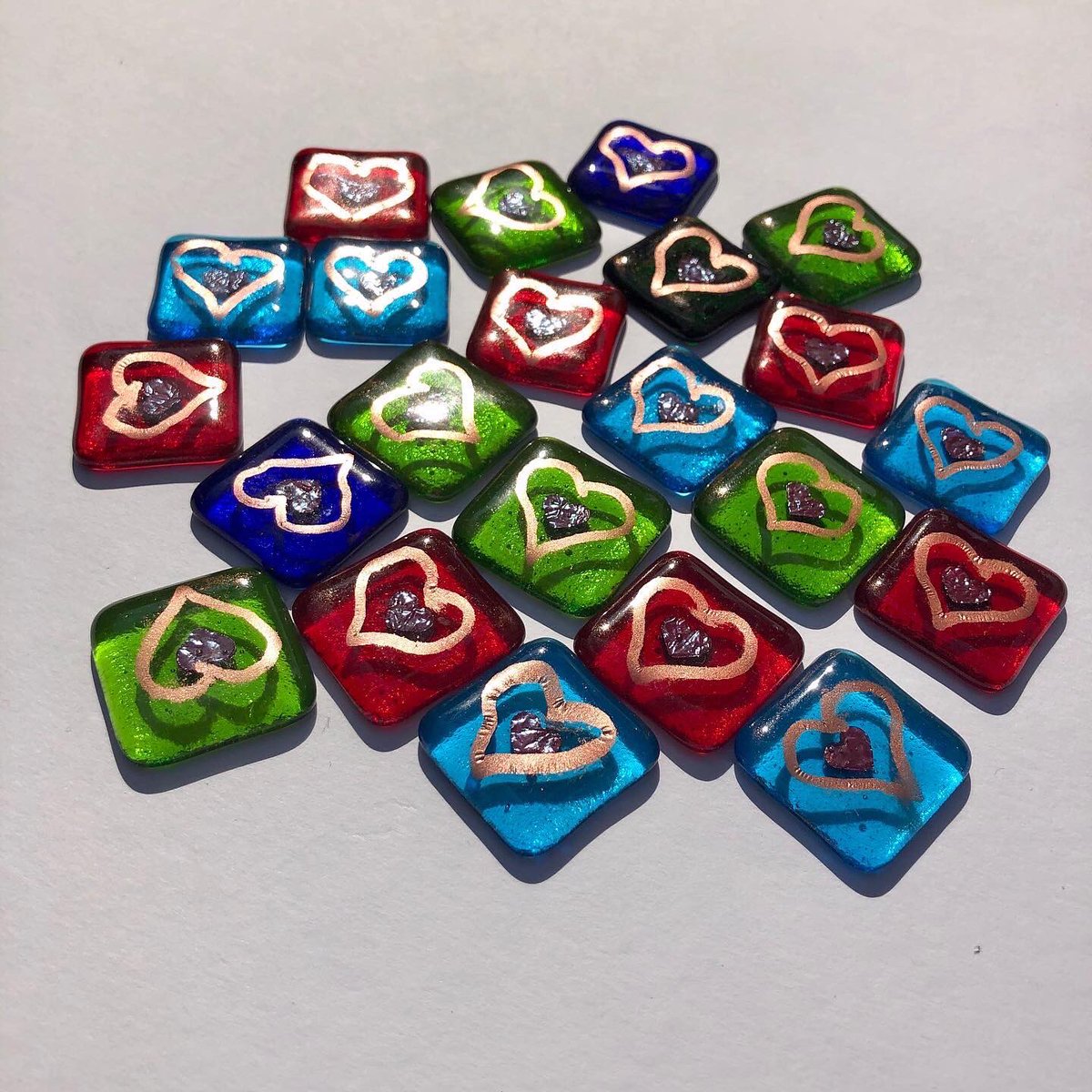 treptowglass's tweet photo. I write this on the back of all the envelopes where people are sending hearts to other loved ones. Yes, I am still fundraising for @kingstonhospitaluk and @parkinsons. 
https://t.co/2rKuZJgID6

#fundraising  #donation #charity #worryhearts #thankyouhearts #sendahug #missingyou https://t.co/G6pOOuv2ZG