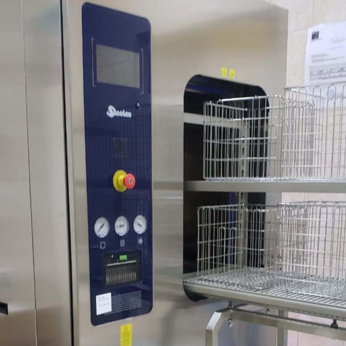 Gemco14's tweet photo. Les dejamos algunas 📸 de la Instalación del Autoclave VS3/1 de Steelco en el Hospital de Nacimiento.

En la foto Yohanna Castro, Operadora de Autoclave y Técnico en Enfermería.

Que tengan un buen día! 
.
.
.
#esterilizacion #autoclave #autoclaves #enfermera #enfermeria https://t.co/QxlooXO2sg