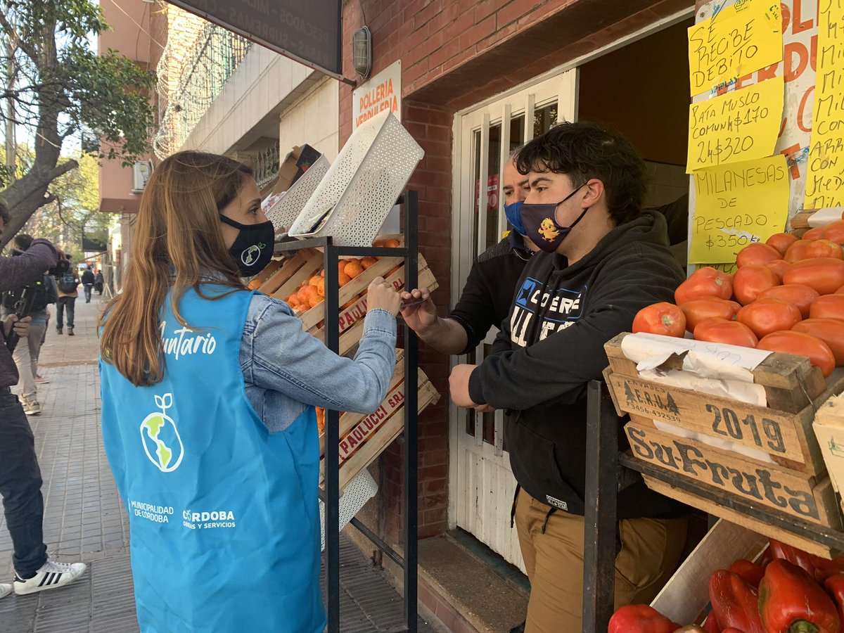 CordobaOyS's tweet photo. 🔹#AltoAlberdi
Concientizamos con la @JuventudMuniCba , el #CPCColon , el concejal @VazquezMarcosok y con @LogUrbanaSA a las vecinas y vecinos de la zona para separar los residuos #Secos
#Ecoaliados
#JuntosTenemosFuturo
@MuniCba https://t.co/cB9ri4J1P1