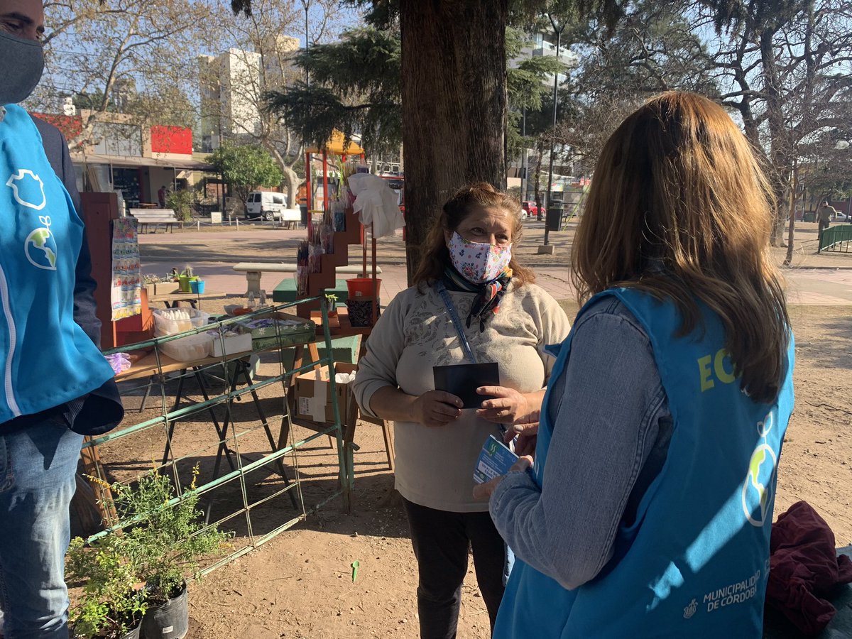 CordobaOyS's tweet photo. 🔹#AltoAlberdi
Concientizamos con la @JuventudMuniCba , el #CPCColon , el concejal @VazquezMarcosok y con @LogUrbanaSA a las vecinas y vecinos de la zona para separar los residuos #Secos
#Ecoaliados
#JuntosTenemosFuturo
@MuniCba https://t.co/cB9ri4J1P1