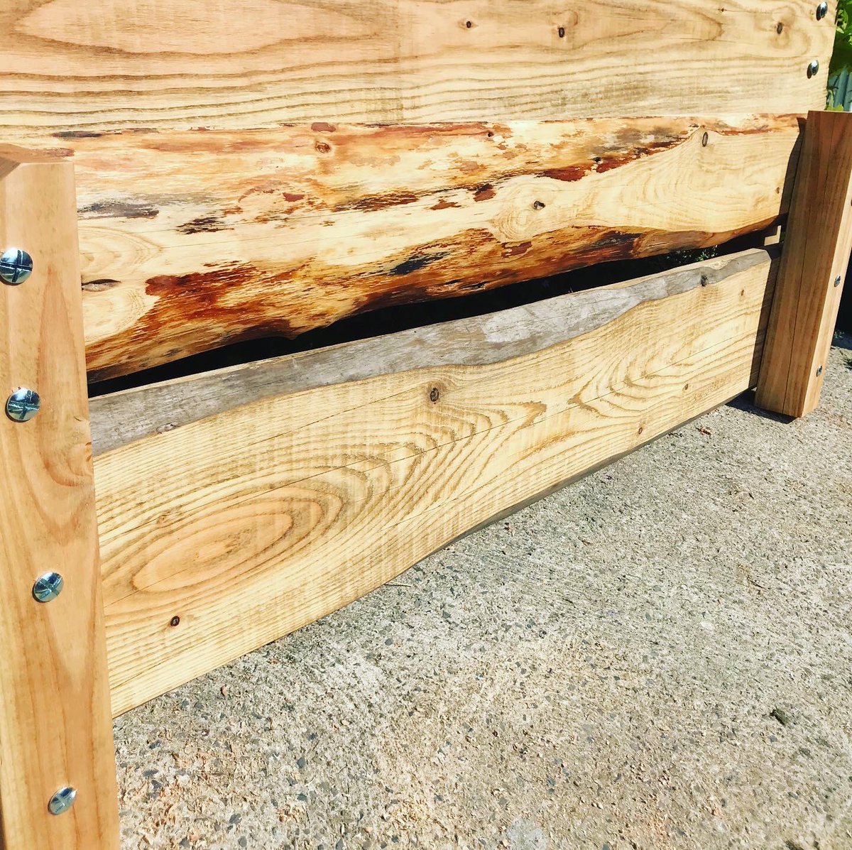 red4custommade1's tweet photo. Rustic handmade double bed for sale , west Dorset ,£395 message for details . #handmade #woodwork #rustic #custom #dorsetmade #bed https://t.co/sn0ZROm6dO