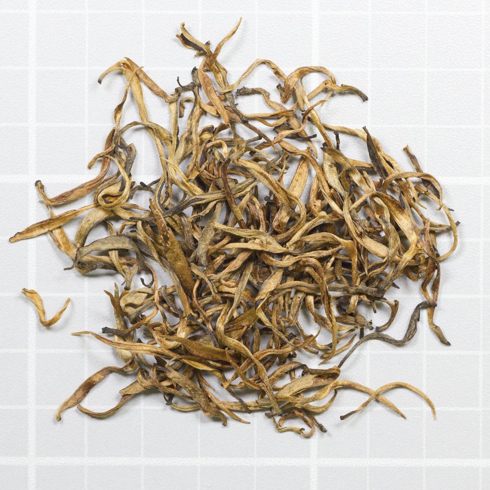 Shan Tea "Dragon Beard" produced by the Huu Nghi Cooperative in Vietnam. Beautiful pure buds, with a fresh vanilla aroma. Vivid yellow liquor with notes of honey, cocoa and fresh cut wood. Slightly more astringent than sweet. See the score: teaepicure.com/shan-tea-huu-n… #teaepicure