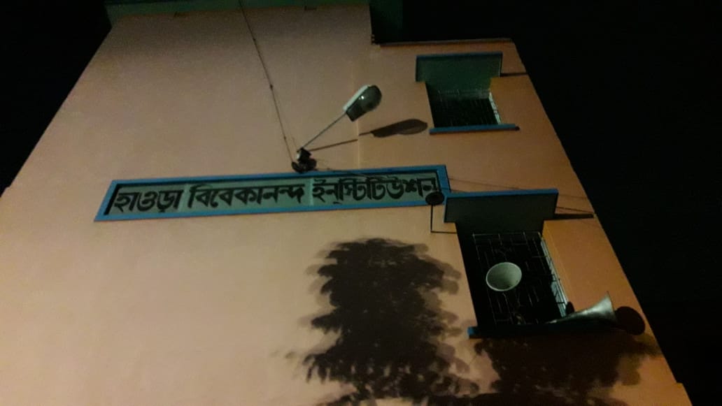anubha1812's tweet photo. NEET CENTRE AT KOLKATA A VERY NARROW LANE AND STUDENTS ARE SAYING AROUND 700 STUDENTS WILL BE COMING AS TOLD BY SOME AUTHORITIES https://t.co/qU29mT3e9H