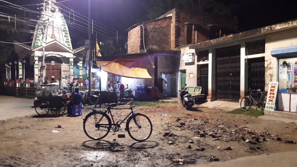 anubha1812's tweet photo. NEET CENTRE AT KOLKATA A VERY NARROW LANE AND STUDENTS ARE SAYING AROUND 700 STUDENTS WILL BE COMING AS TOLD BY SOME AUTHORITIES https://t.co/qU29mT3e9H