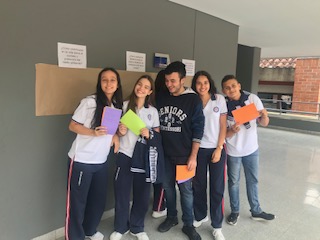 YourInitiatives's tweet photo. 11th graders at Montessori school, Medellín, Colombia, developed a project aiming at parents, students and school staff on risk behaviors: the use of cell phone while driving, the excess of speed around the school and the misuse of seatbelt. #RoadSafety 
https://t.co/VaeeCocp67 https://t.co/Il2ju0rsoD
