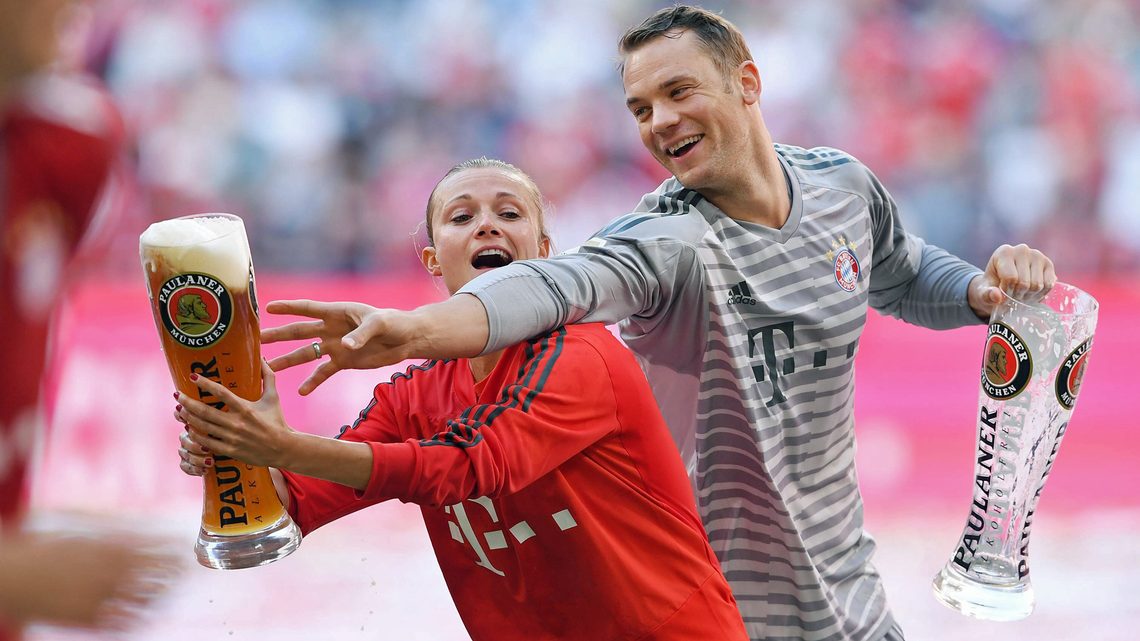 Kathleen Krüger and Manuel Neuer celebrating the Bundesliga title in 2018.
