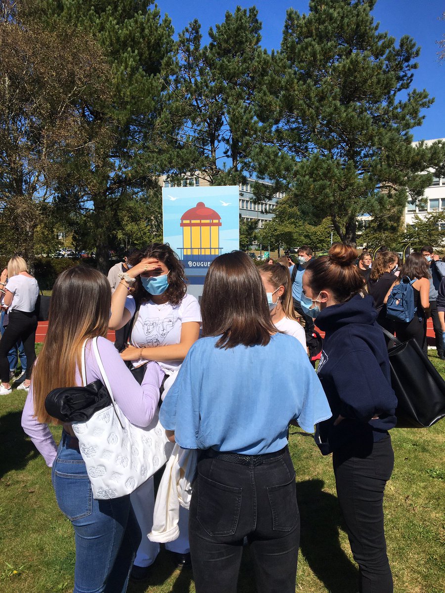 UBO_UnivBrest's tweet photo. L’@UBO_UnivBrest accueille aujourd’hui les nouveaux #etudiants à travers un #escaperun pour découvrir le campus et le traditionnel village associatif. #RENTREE2020 https://t.co/jEMtcsYLFN