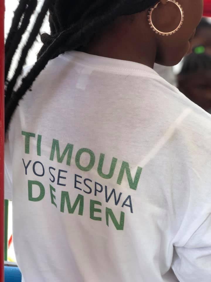 LoveF0219's tweet photo. Bondye mande pou nou pataje ak sa yo ki pa genyen e pou nou genyen bon kè.Lèw pataje pa vle di se moun ki resevwa a selman ki beni,moun ki bay la jwenn anpil benediksyon.Nou pap janm gen yon vi ki plen kè kontan si nou pa viv ak moun e pataje sa Bondye ban nou.
#HHOAF
#Ebre13:16 https://t.co/g7SnyDSfeH