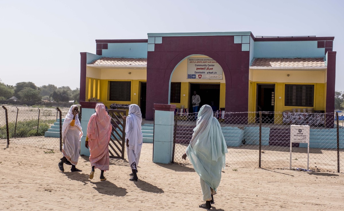 UNDP_Sudan's tweet photo. Working with @UNAMIDNews &amp; other @UN agencies, @UNDP has built or rehabilitated 50 pieces of infrastructure in Darfur – like water wells, youth centres, dams and job hubs. See more: https://t.co/VFMcy1x7pn &amp; learn more: https://t.co/RtrUyfYIzr #SLFDataMapping https://t.co/Kh2gA8amLZ