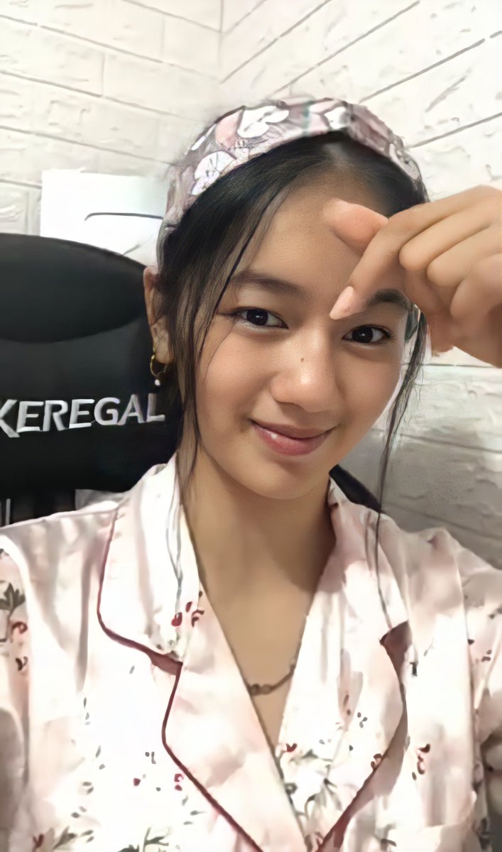 KAORIESWWOFC's tweet photo. Here’s your ayuda from our one and only Manang Candice, everyone! How many RT and replies for these pics? Tell us your fave part of the third episode!

Sana All Candice

#TFBBAMChapter3 
@kaori_oinuma https://t.co/ENqy7Xb3vB