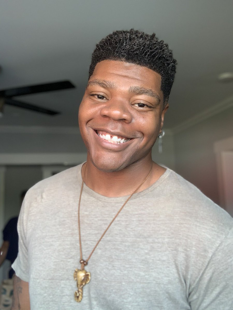 slimothycricket's tweet photo. Happy #GapToothThursday #EmbraceTheGap https://t.co/dMGbGxqzFP