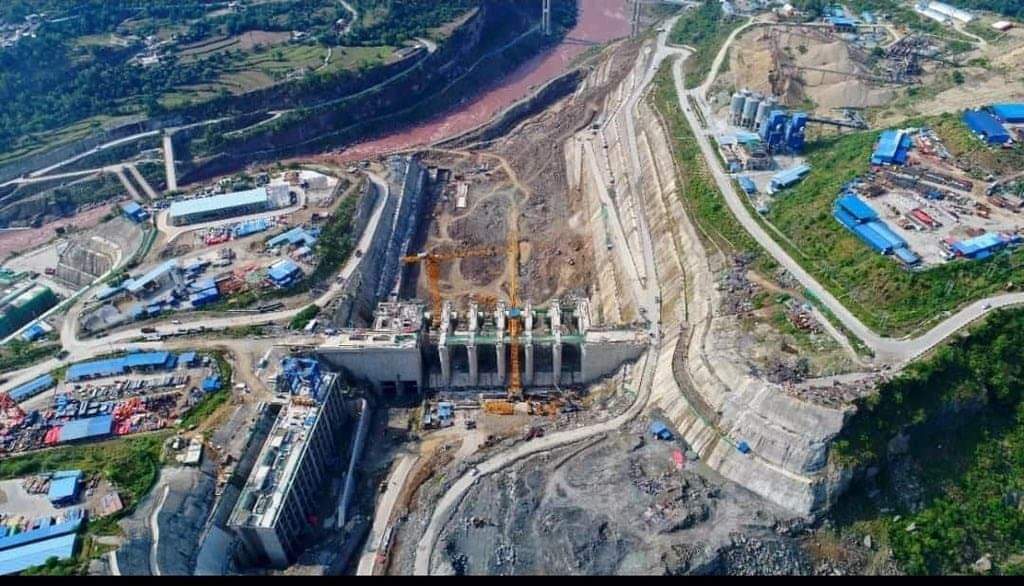 imIftikharUddin's tweet photo. Under Construction #KarotHydropowerProject

- 720MW on #Jhelum river under #CPEC
- Asphalt Core Rock fill dam
- Surface Powerhouse equipped with 4 x 180 MW Francis-type units
- Expected completion date: 2021-22
Civil works 90% completed

  #Pakistan  🇵🇰🇨🇳 https://t.co/8qckkmeu70