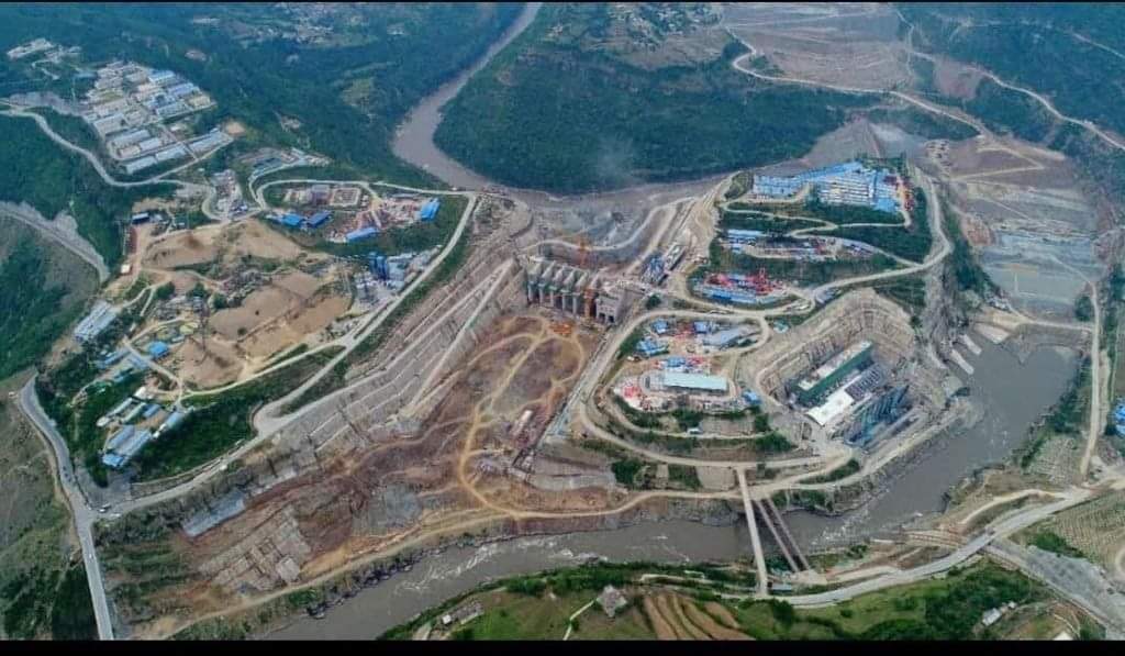 imIftikharUddin's tweet photo. Under Construction #KarotHydropowerProject

- 720MW on #Jhelum river under #CPEC
- Asphalt Core Rock fill dam
- Surface Powerhouse equipped with 4 x 180 MW Francis-type units
- Expected completion date: 2021-22
Civil works 90% completed

  #Pakistan  🇵🇰🇨🇳 https://t.co/8qckkmeu70