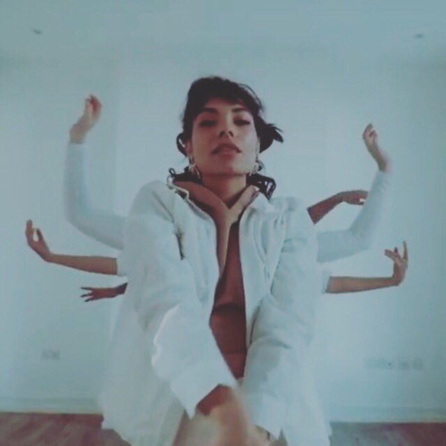 into the bubblin south london r&amp;b of “high” from british-colombian artist <a href="/stephsanti/">Stephanie Santiago</a> ⚡️