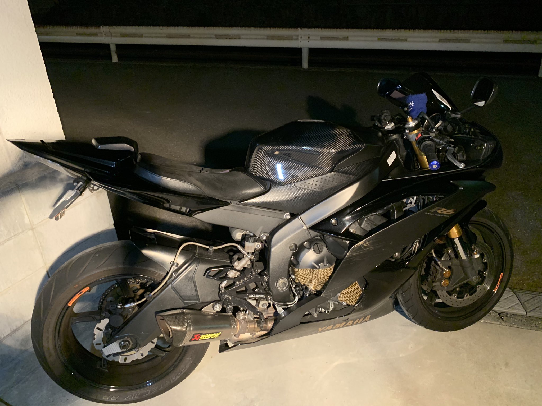 YZF-R6 フルタンクカバー 17~（BN6） YZF-R6 フルタンクカバー 17~（BN6）