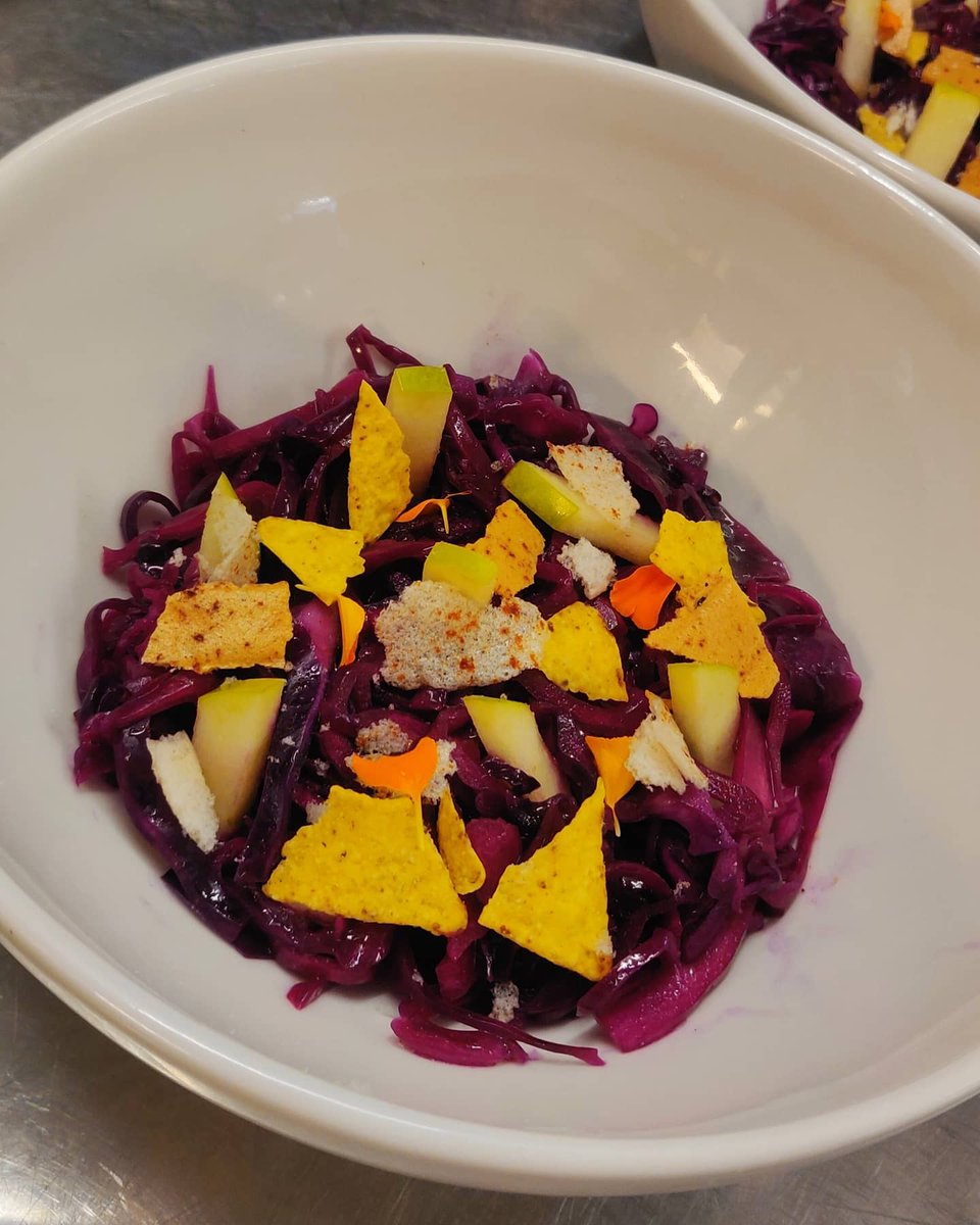 CMMoustaphaSarr's tweet photo. Instant de Cuisine
#saladedechouxrouge #pomme #grannysmith #ilovemyjob #chefconnected #gastronomiefrancaise #PEchebestMyBest #philippeetchebest #virginiebasselot #restaurant #France #lekkrek #jenelacherien #cuisine #chef #shotononeplus #fromsenegal #sénégal #dakar #kebetu https://t.co/gO8T4QFDby