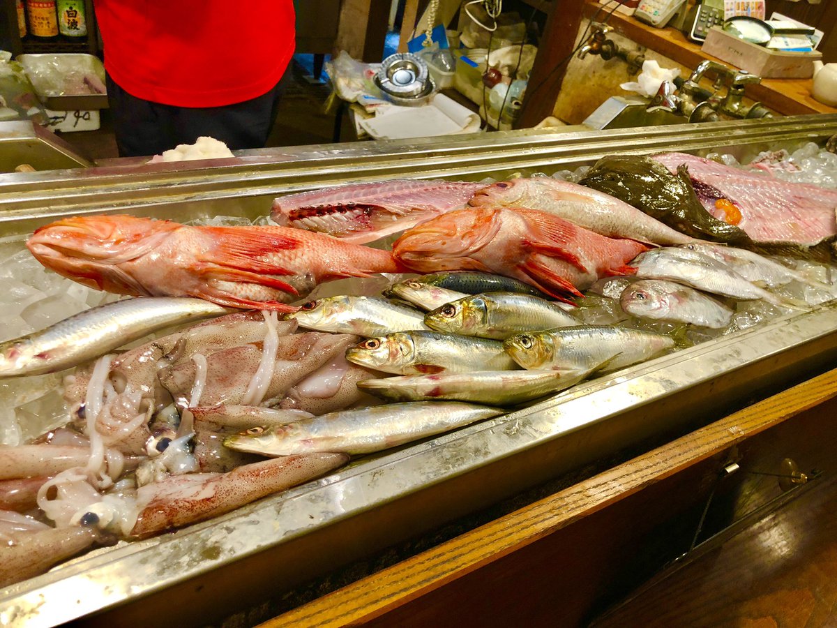 ゆきなみ 孤独のグルメ の瀬戸内出張編に登場した さかな工房 丸万 さんで夕食 魚 を知り尽くした気さくなご主人との会話を楽しみながら新鮮な魚料理と日本酒を満喫 穴子 イワシ あまぎ そして締めの鯛どんぶり どれも美味しかった 松山を訪れた