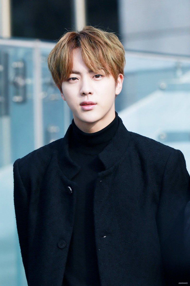 inxsuwu's tweet photo. Worldwide Handsome Jin, un hilo porque su belleza es digna de estar en un museo. ♡@BTS_twt♡ https://t.co/YT7tMdITMr