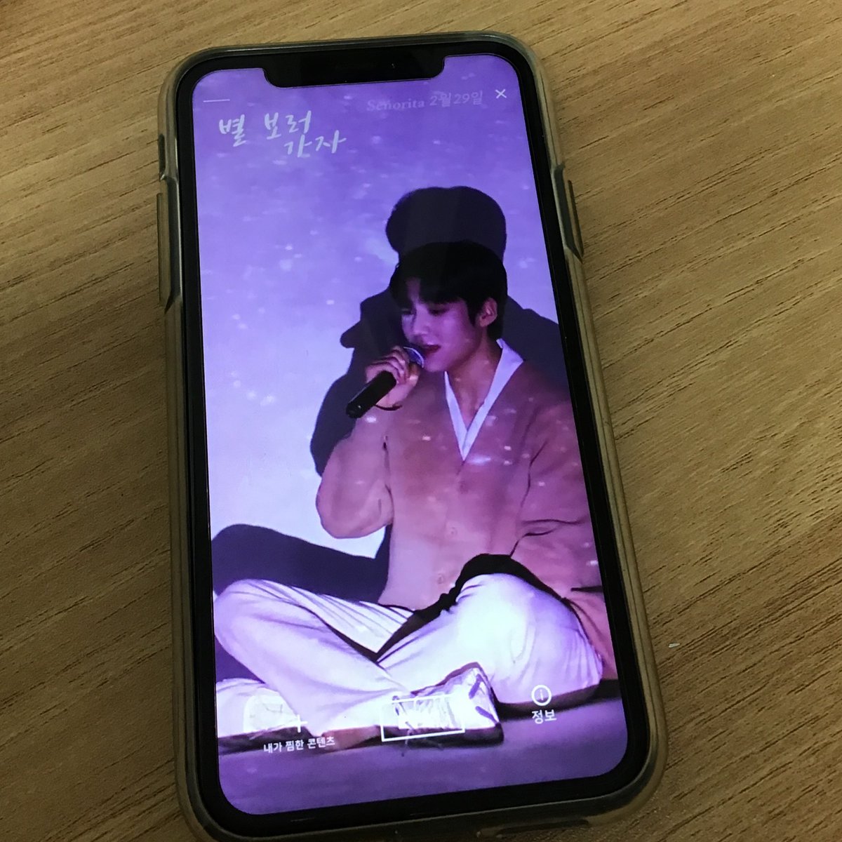 les26___'s tweet photo. 유튜브로 보시면 보다 더 진짜 넷플릭스같아 보일 수 있습니다 😌.......(아이폰xr 맞춤형이지만요 https://t.co/cMopuhrlZR