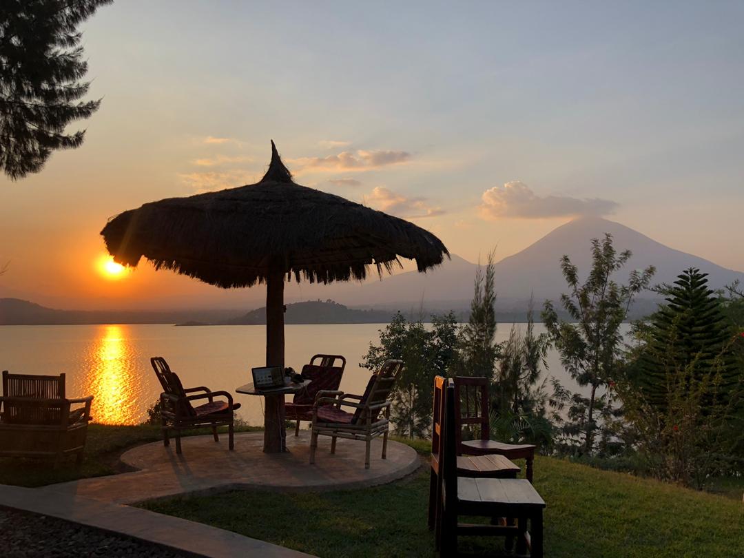 beranova__'s tweet photo. @visitrwanda_now Here we go๐ at @Ruhondoresort
#TemberaThrowback
#VisitRwanda https://t.co/U8mZlDsyl5
