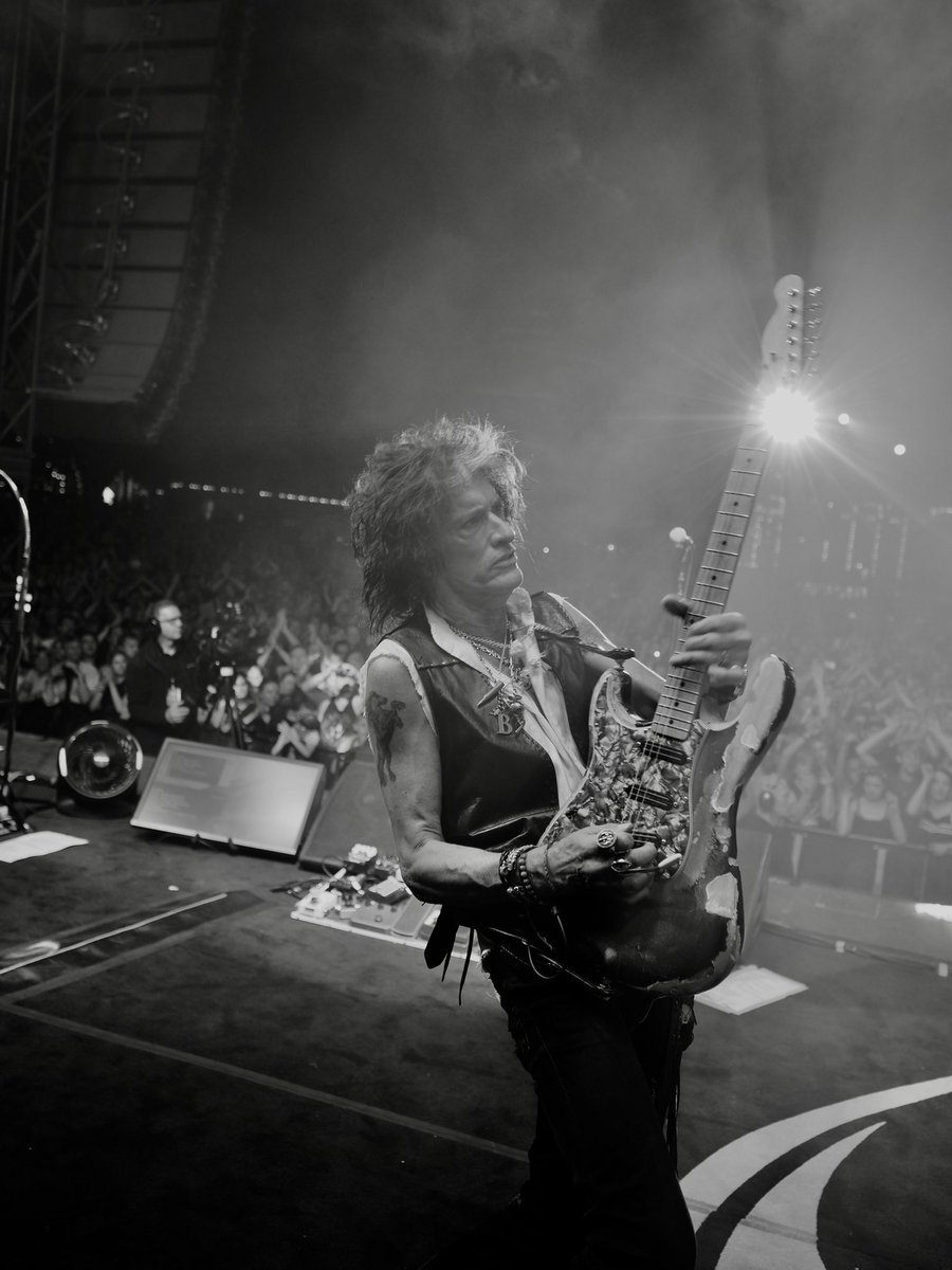 hollywoodvamps's tweet photo. Happy Birthday @JoePerry! Sound off and wish Joe a Happy Birthday!

Photos by: @RossHalfin https://t.co/U2LN3kj8DQ