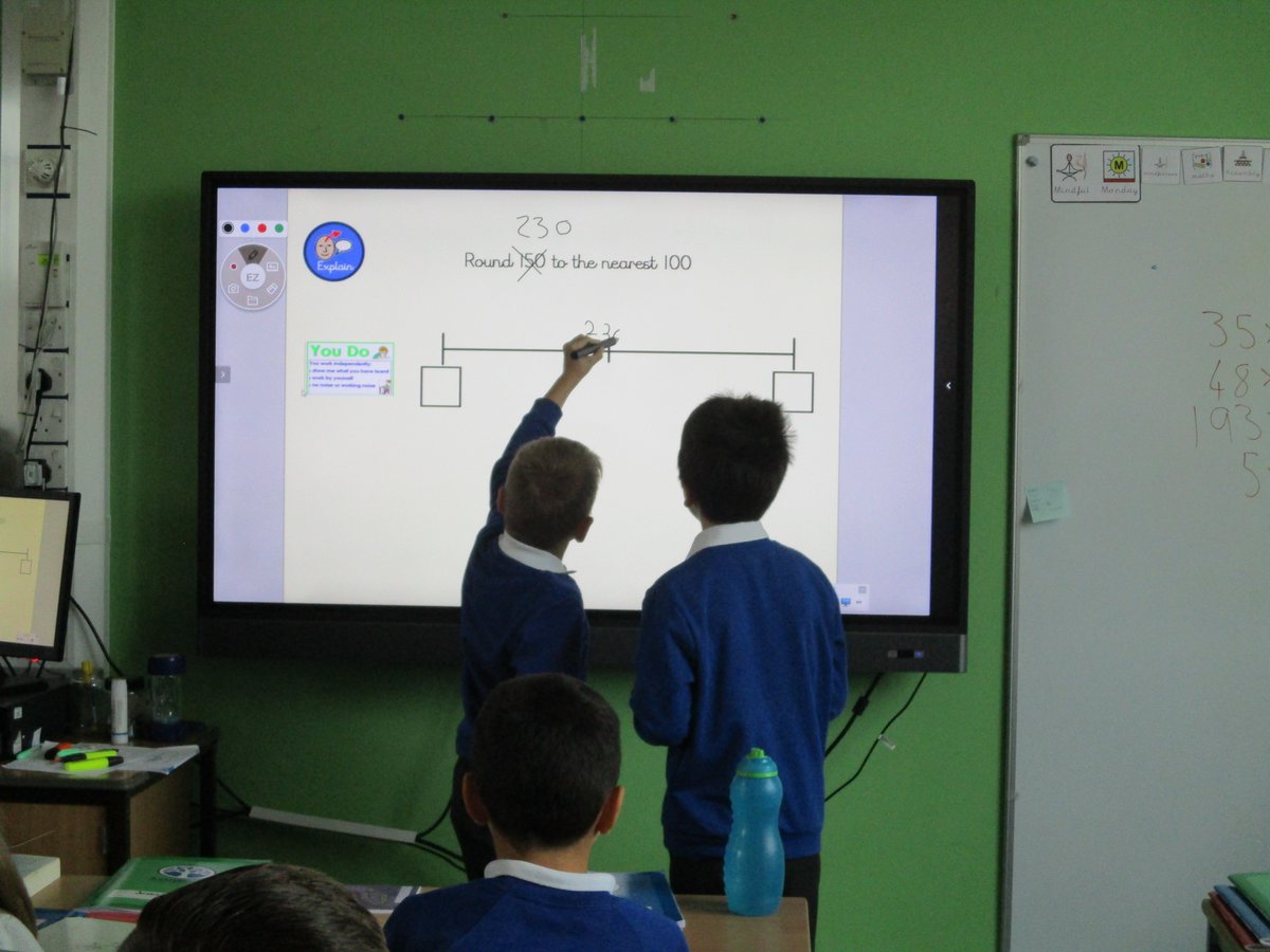 AshwoodYR5's tweet photo. Some lovely collaborative learning when using a number line to round numbers to the nearest 100. We were being resilient and respectful learners - very proud!! @ashwood_spencer @AshwoodMaths https://t.co/5kaObEDu3C