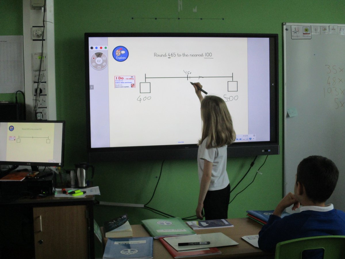 AshwoodYR5's tweet photo. Some lovely collaborative learning when using a number line to round numbers to the nearest 100. We were being resilient and respectful learners - very proud!! @ashwood_spencer @AshwoodMaths https://t.co/5kaObEDu3C