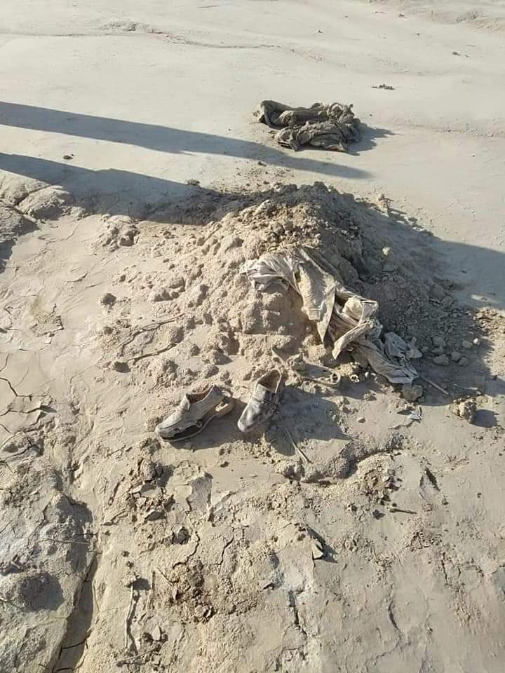 WajaFateh's tweet photo. سنا تھا انسان خاک سے بنا ہے اسلئے آج مقدس کو اسکے چار سال سے لاپتہ بابا آج خاک کے صورت میں واپس مل گئے۔  😭😭 https://t.co/p57WVTlh3v
