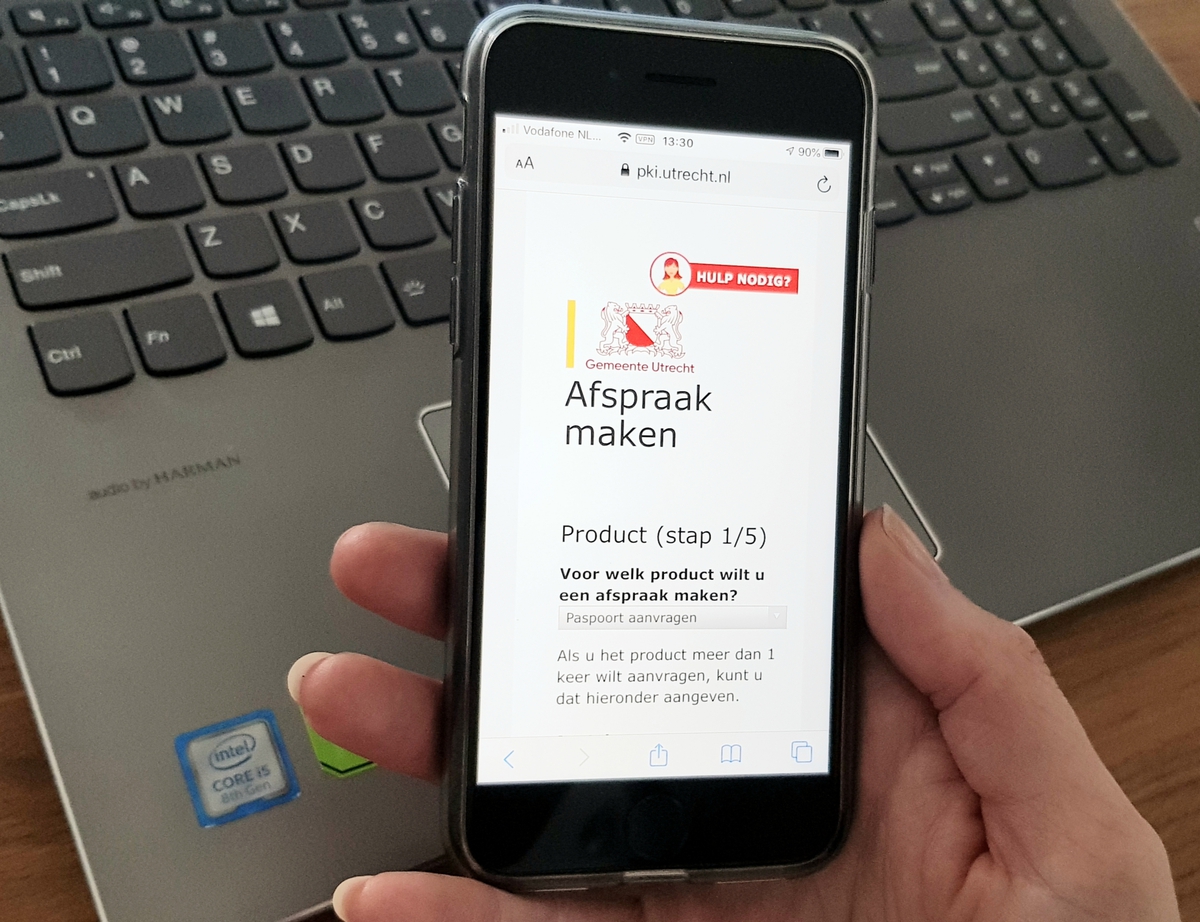 GemeenteUtrecht's tweet photo. ⚠️Let op! Maak geen afspraak voor rijbewijs of paspoort via website "Afspraakloket". Bij meerdere gemeenten melden inwoners dat ze zijn opgelicht door deze site. Maak een gratis afspraak altijd via onze site https://t.co/BCY5h6eLxE of bel 14030. Meer info👉https://t.co/FN1tDjTm35 https://t.co/2KjGtv6aAV