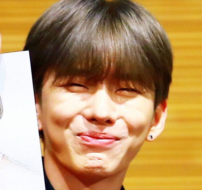 kihyun and his walnut chin ; a very cute thread !!