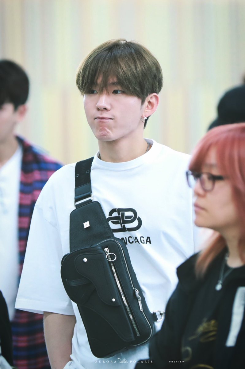 kihyun and his walnut chin ; a very cute thread !!