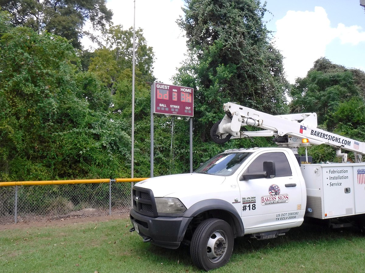 bakerssignstx's tweet image. No job is too big or too small for our service technicians. Call us today for any of your sign or lighting needs! #signservice #lightingservice #bakerssigns