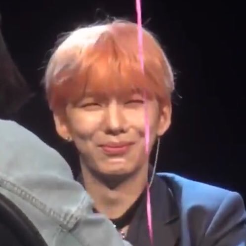 kihyun and his walnut chin ; a very cute thread !!