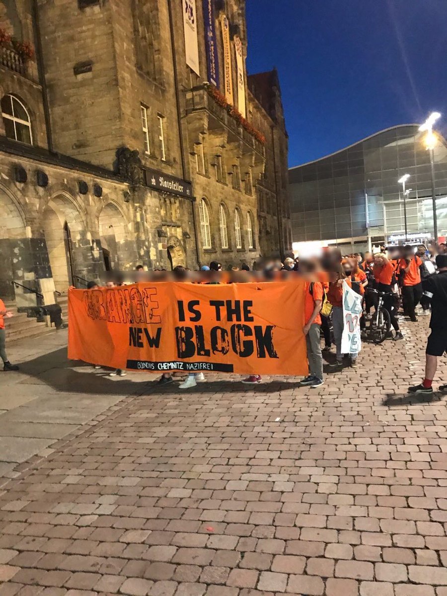 _C_Nazifrei's tweet photo. Gestern haben sich spontan 150-200 Menschen in der #Chemnitz|er Innenstadt versammelt um gegen die katastrophalen Zustände im griechischen Flüchtlingslager Moria zu demonstrieren. #c0909 #WirHabenPlatz #evakuierenJETZT https://t.co/aHRTua6408