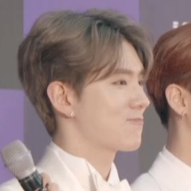 kihyun and his walnut chin ; a very cute thread !!