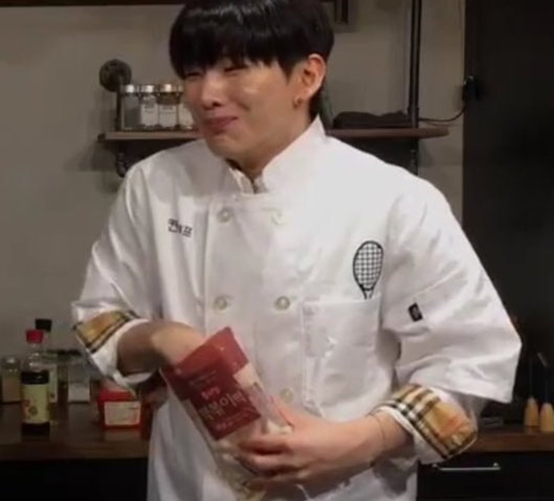 kihyun and his walnut chin ; a very cute thread !!