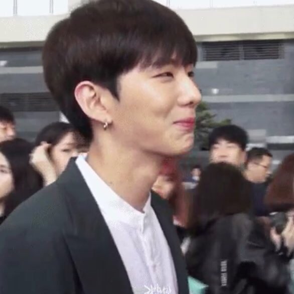 kihyun and his walnut chin ; a very cute thread !!