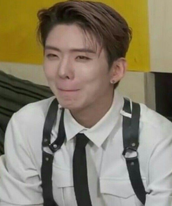 kihyun and his walnut chin ; a very cute thread !!