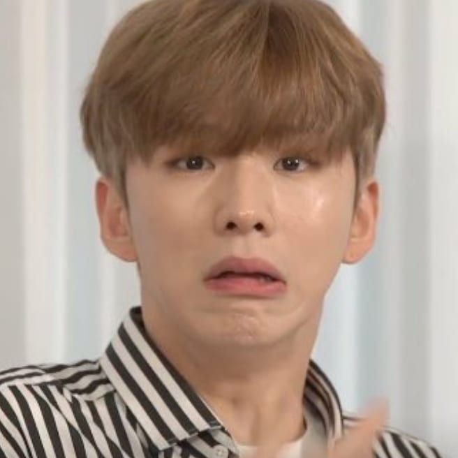 kihyun and his walnut chin ; a very cute thread !!