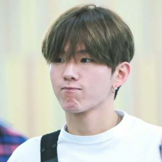 kihyun and his walnut chin ; a very cute thread !!