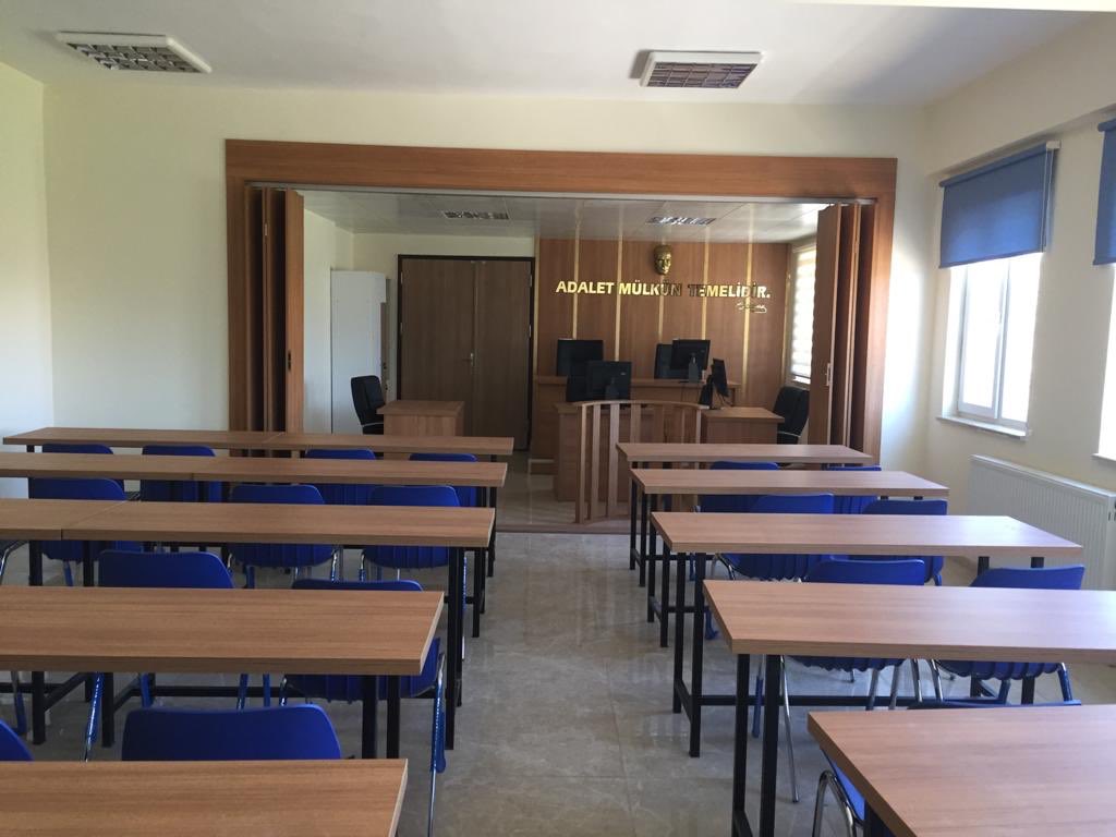 tokatmem's tweet photo. "Tokat Sanat Mobilya" adıyla markalaşan Tokat MTAL tarafından, öğrencilerimizin mesleki eğitimlerini  daha verimli ve uygulamalı yapabilmeleri için Çamlıbel ÇPL “Adalet” alanına Duruşma Salonu Simülatör Atölyesi oluşturuldu.
@tcmeb  @ziyaselcuk  @Murat4Kucukali https://t.co/4GJA9QKVbc