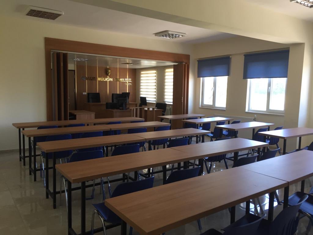 tokatmem's tweet photo. "Tokat Sanat Mobilya" adıyla markalaşan Tokat MTAL tarafından, öğrencilerimizin mesleki eğitimlerini  daha verimli ve uygulamalı yapabilmeleri için Çamlıbel ÇPL “Adalet” alanına Duruşma Salonu Simülatör Atölyesi oluşturuldu.
@tcmeb  @ziyaselcuk  @Murat4Kucukali https://t.co/4GJA9QKVbc