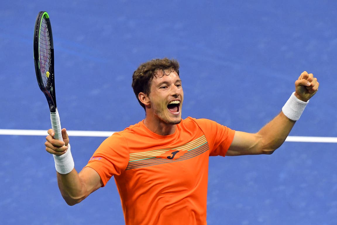 El asturiano Pablo Carreño Busta ( @pablocarreno91), formado en canchas de polvo de ladrillo con el ADN de  #España, jugará, por 2a vez en su carrera, las semifinales del  #USOpen  , sobre el cemento neoyorquino. Hoy, la vida le sonríe, pero acarrea una gran historia de superación.