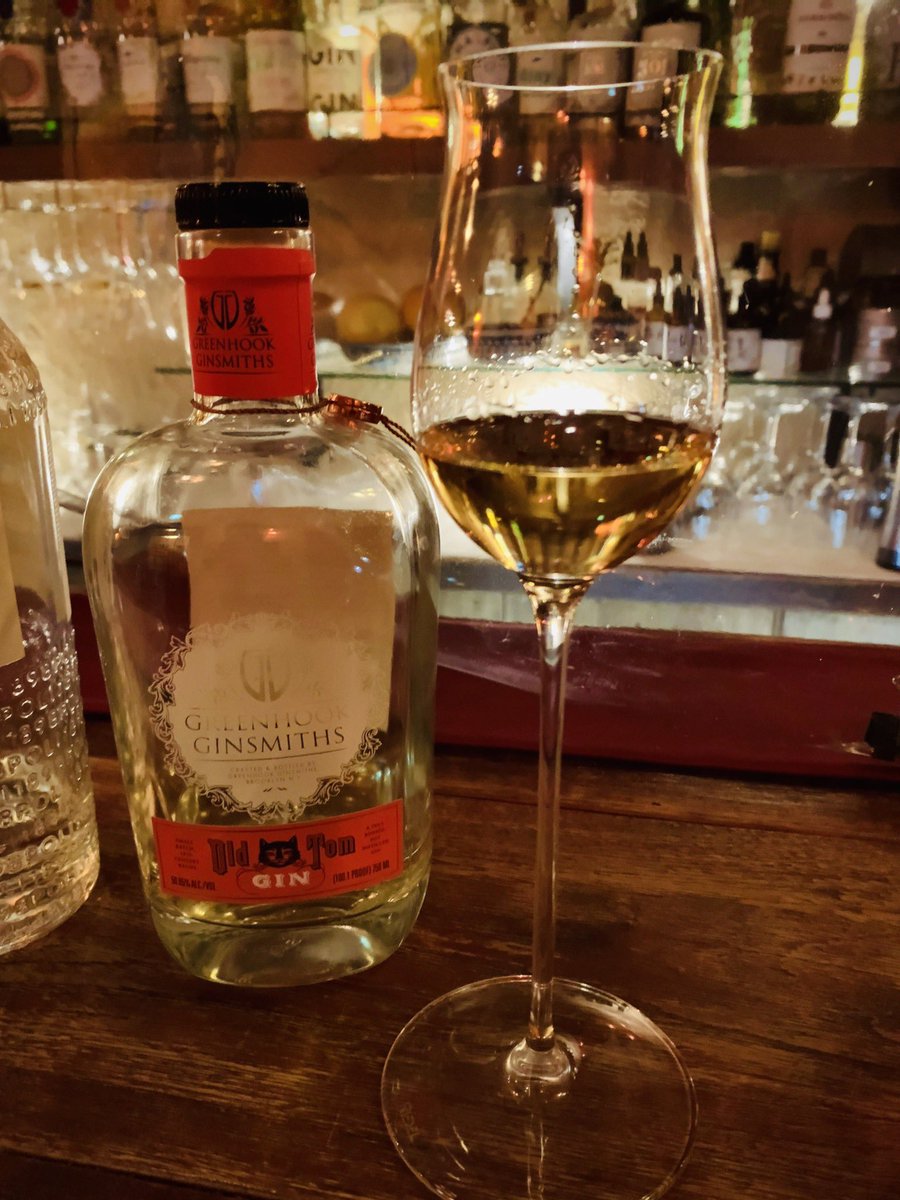 shink19's tweet photo. 今日は熟成ジン。Greenhook Ginsmiths Old Tom Gin。これまた面白いー。ジンジャー、シナモン、オレンジ、レモン、胡椒、ハッカ、山椒などのニュアンス。なんつーか美味しい檜というか仏壇味(*_*) 丸くなくて超ドライでめちゃ好み〜
#ジン #Gin #Greenhook https://t.co/xuB96nIg5p