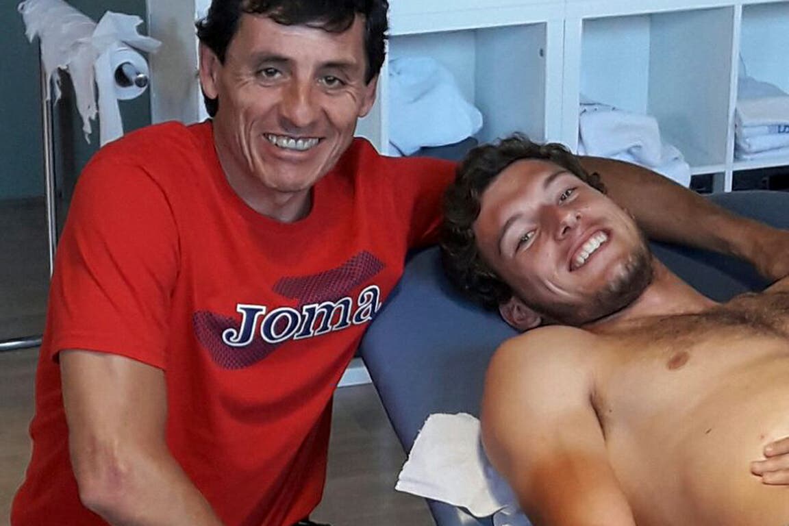 En 2012, cuando tenía 20 años, una hernia discal lumbar mortificó a  @pablocarreno91. Los médicos le dijeron que tenía que operarse. "No podía jugar del dolor ni hacer vida normal. Llegué a no poder agacharme para ponerme las medias. No podía conducir el auto. Apenas caminaba".
