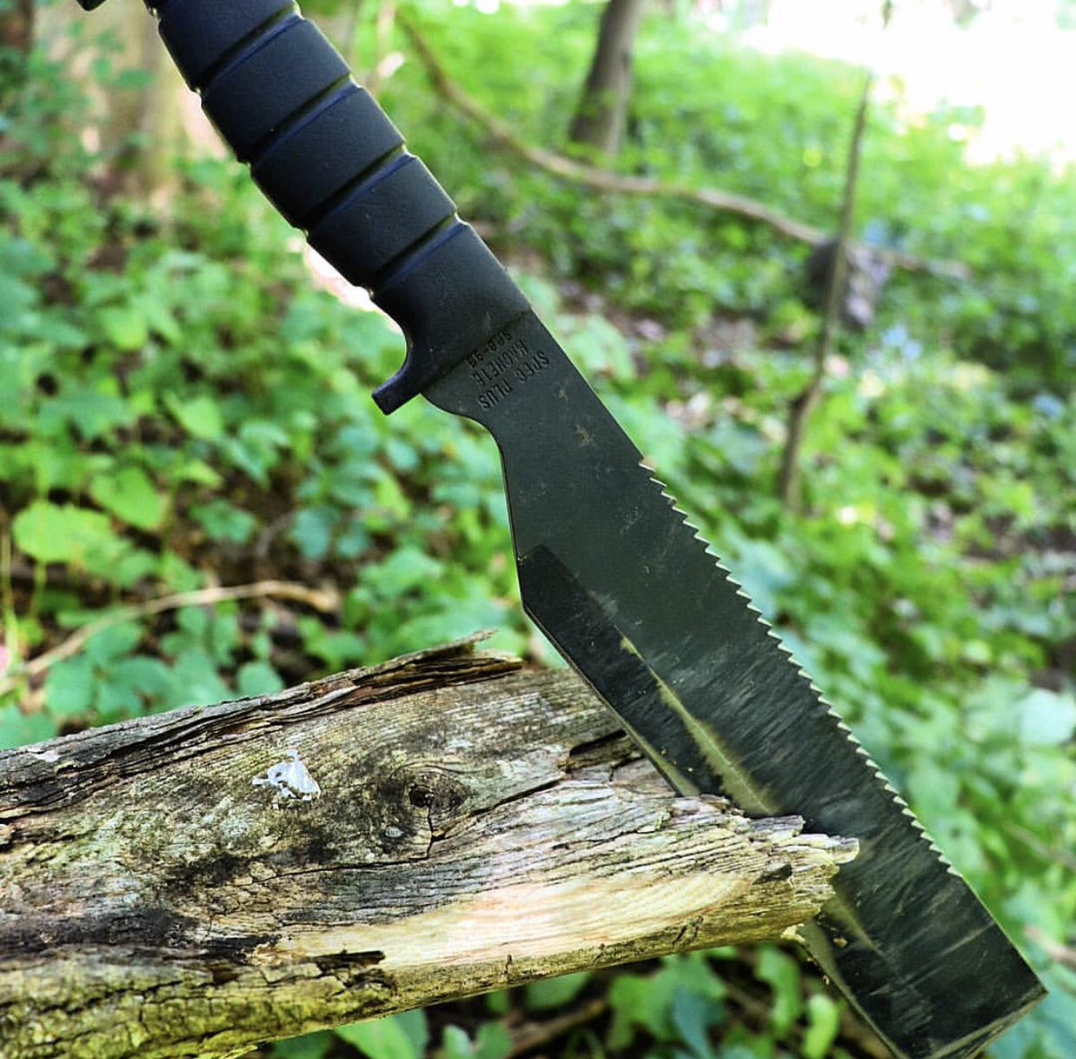 OntarioKnife's tweet photo. #Bigknifethursday With the #SP8SurvivalMachete one of the most versatile and reliable tools you can have! ππ½πͺ #ontarioknifecompany #ontarioknife #ontarioknifeco #ontarioknives #OKC1889 #MadeinUSA #knife #blade #hunting #camping #hiking #outdoors #specplus #fixedblade #survival https://t.co/MViwxD7Uo3